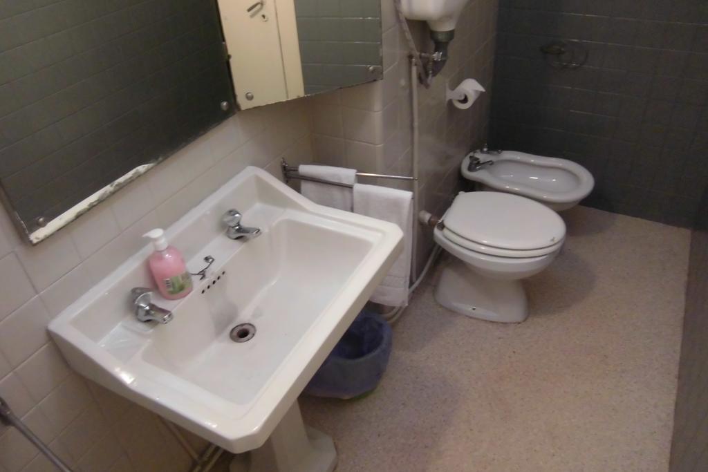 Camera Matrimoniale/Doppia con Letti Singoli con Bagno Privato